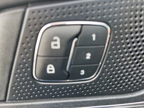 Used 2022 Ford Edge Titanium image 8