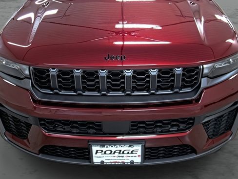 New 2026 Jeep Grand Cherokee Limited w/ Limited Altitude Package AWD/4WD image 16