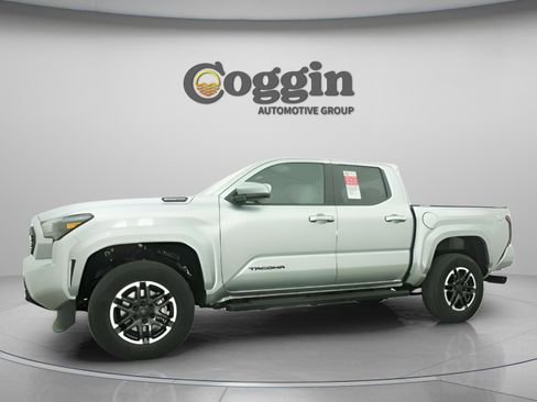 New 2025 Toyota Tacoma TRD Sport AWD/4WD image 5