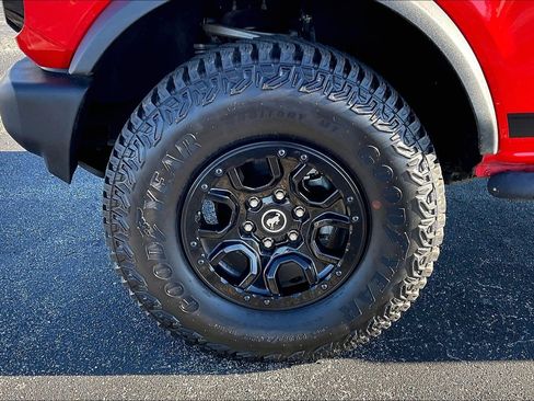 Used 2022 Ford Bronco Wildtrak image 9