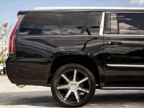 Used 2016 Cadillac Escalade ESV Luxury AWD/4WD image 17