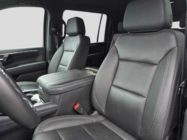 Used 2025 Chevrolet Suburban Z71 AWD/4WD image 20