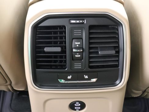 Used 2025 Porsche Macan image 20