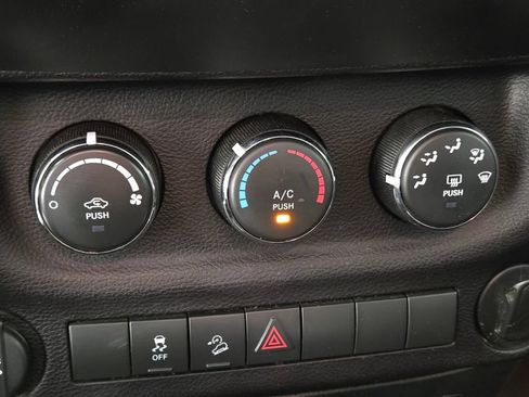 Used 2018 Jeep Wrangler Sport AWD/4WD image 31