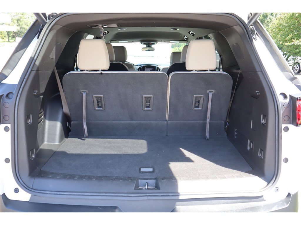 Used 2023 Chevrolet Traverse LT w/ LPO, Cargo Package AWD/4WD image 28