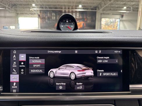 Used 2018 Porsche Panamera 4S image 76