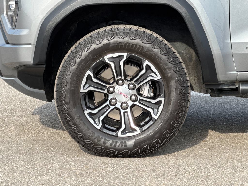 Used 2025 GMC Canyon AT4 AWD/4WD image 30