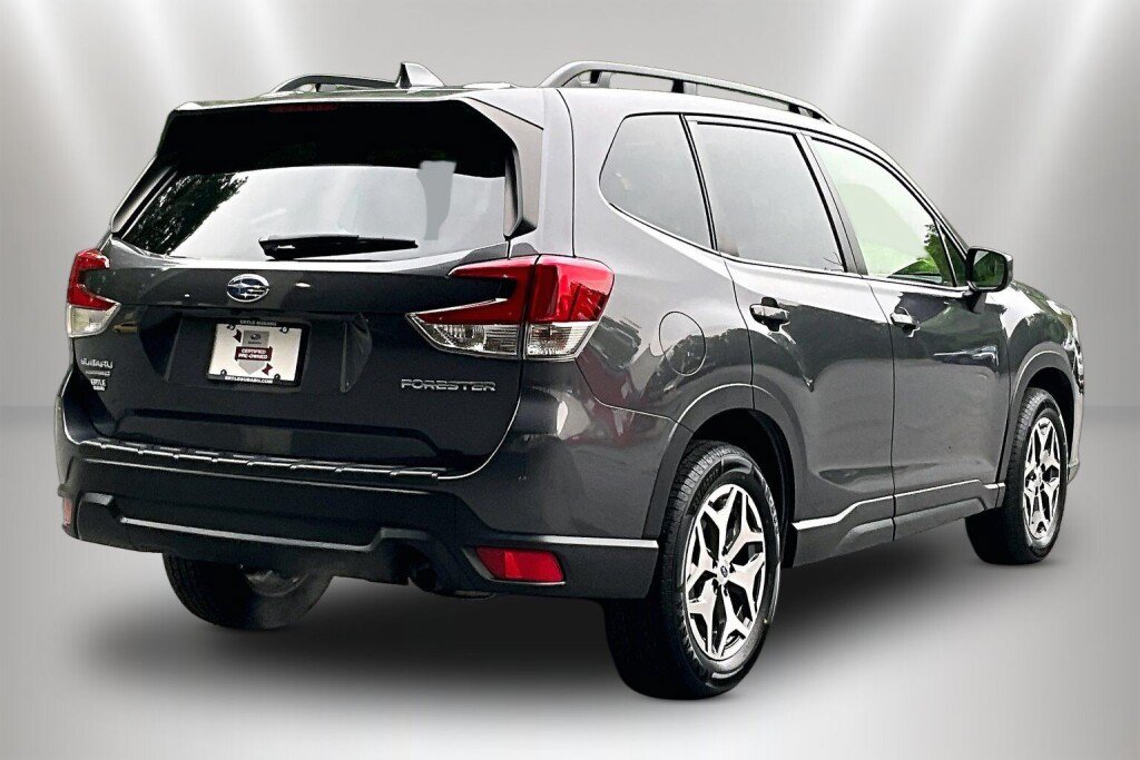 Certified 2023 Subaru Forester Premium AWD/4WD image 5
