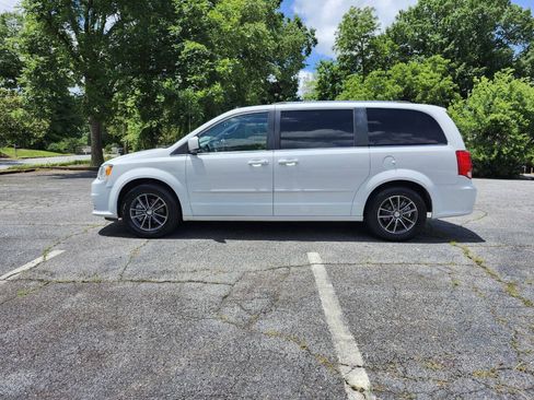 Used 2017 Dodge Grand Caravan SXT FWD image 19
