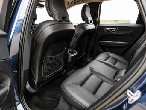 Used 2023 Volvo XC60 B5 Plus image 35