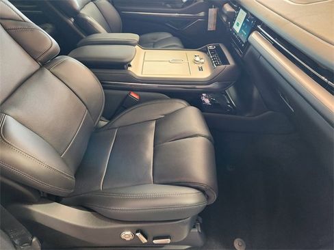 New 2025 Lincoln Navigator Reserve w/ Jet Appearance Package image 13