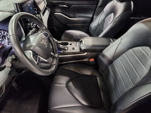 Used 2022 Toyota Highlander XLE image 31