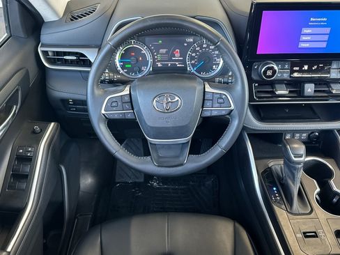 Used 2023 Toyota Highlander XLE FWD image 13