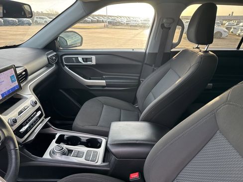 Used 2022 Ford Explorer XLT image 34