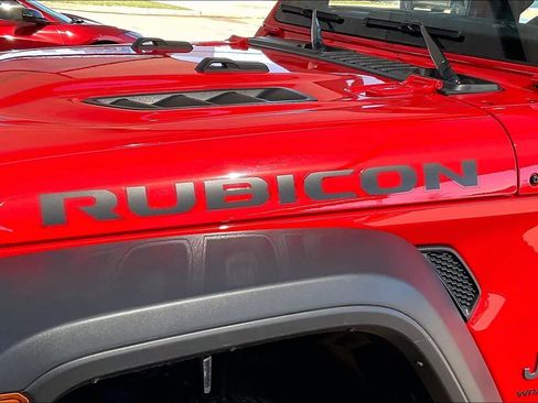 Used 2025 Jeep Wrangler Rubicon w/ Convenience Group image 11