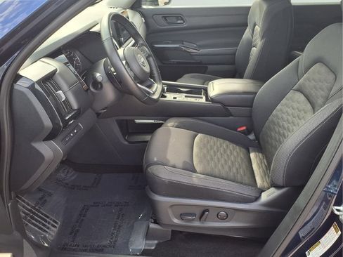 Used 2025 Nissan Pathfinder SV FWD image 20