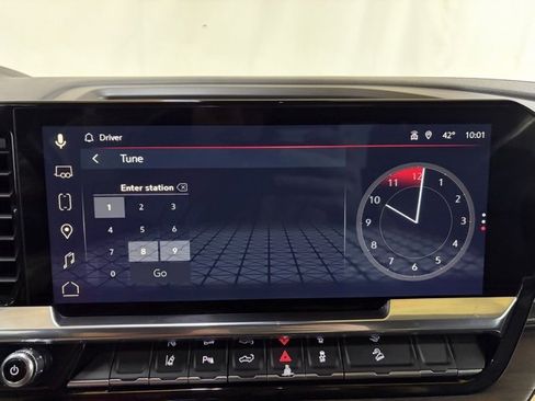 Used 2025 GMC Sierra 2500 SLT w/ SLT Premium Package image 40