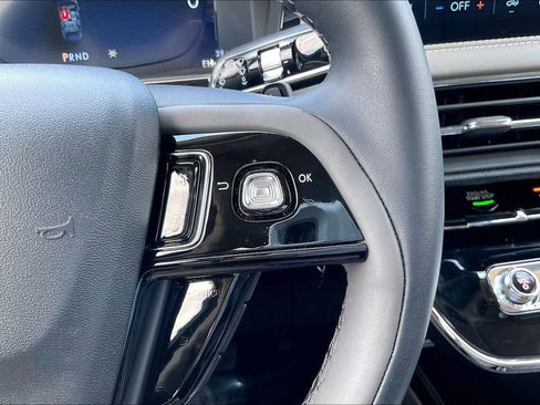 Used 2025 Lincoln Corsair FWD image 19