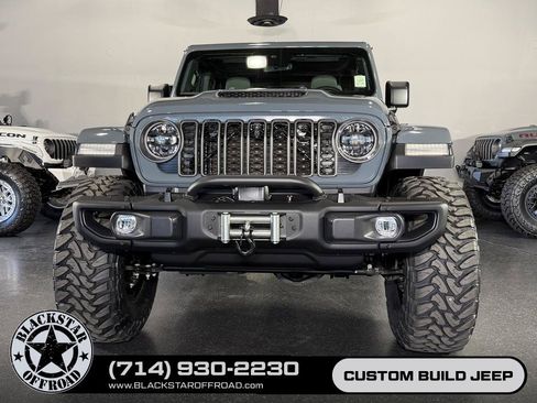 Used 2025 Jeep Gladiator Mojave AWD/4WD image 3