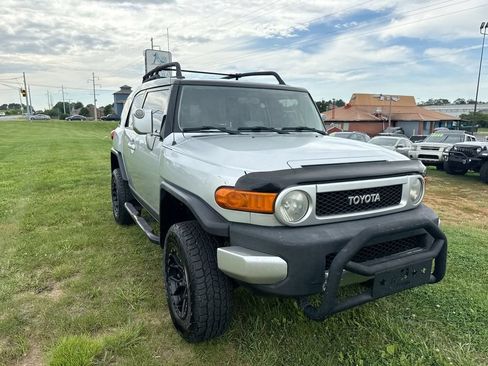 Used 2007 Toyota FJ Cruiser 4WD w/ Upgrade Pkg 2 image 7