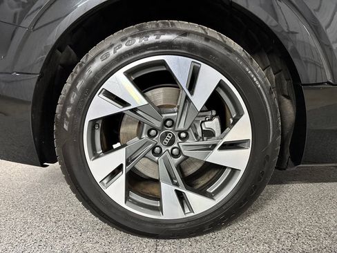 Used 2021 Audi e-tron Premium w/ Convenience Plus Package AWD/4WD image 7