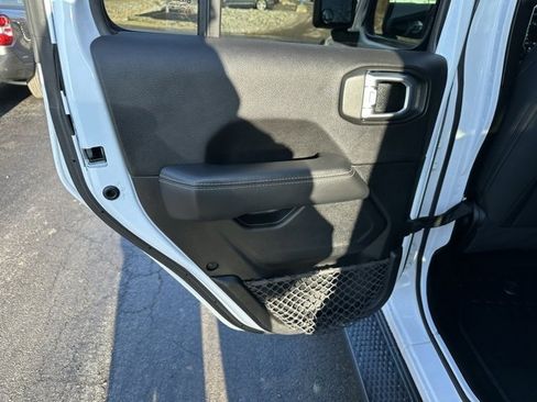 Used 2020 Jeep Wrangler Unlimited Sahara w/ Uconnect 4C Nav & Sound Group image 20