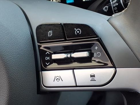Used 2023 Hyundai Elantra SEL w/ Convenience Package FWD image 18