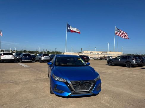 Used 2023 Nissan Sentra SV w/ SV Premium Package FWD image 4