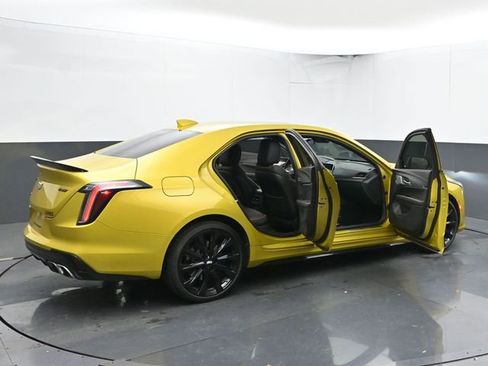 Used 2024 Cadillac CT4 V w/ LPO, ONYX Package image 58