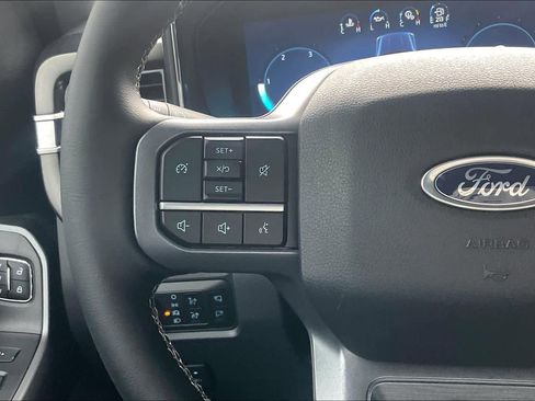 Used 2025 Ford F250 Lariat w/ Chrome Package image 22