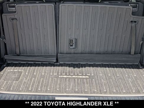 Used 2022 Toyota Highlander XLE AWD/4WD image 26