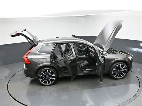 Used 2023 Volvo XC60 B5 Ultimate w/ Protection Package Premier image 49