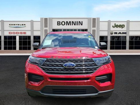 Used 2022 Ford Explorer XLT image 2
