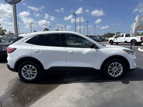 Certified 2022 Ford Escape SE w/ Convenience Package image 3