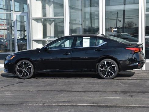 Used 2023 Nissan Altima 2.5 SR w/ SR Premium Package image 11