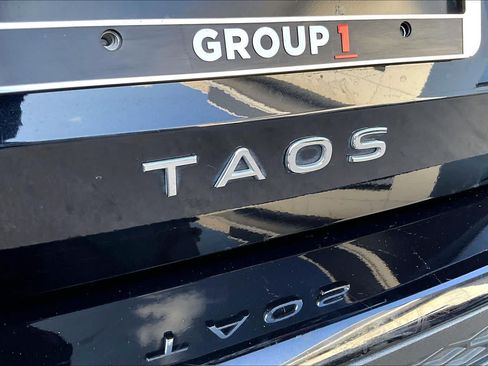 Used 2025 Volkswagen Taos SE AWD/4WD image 10