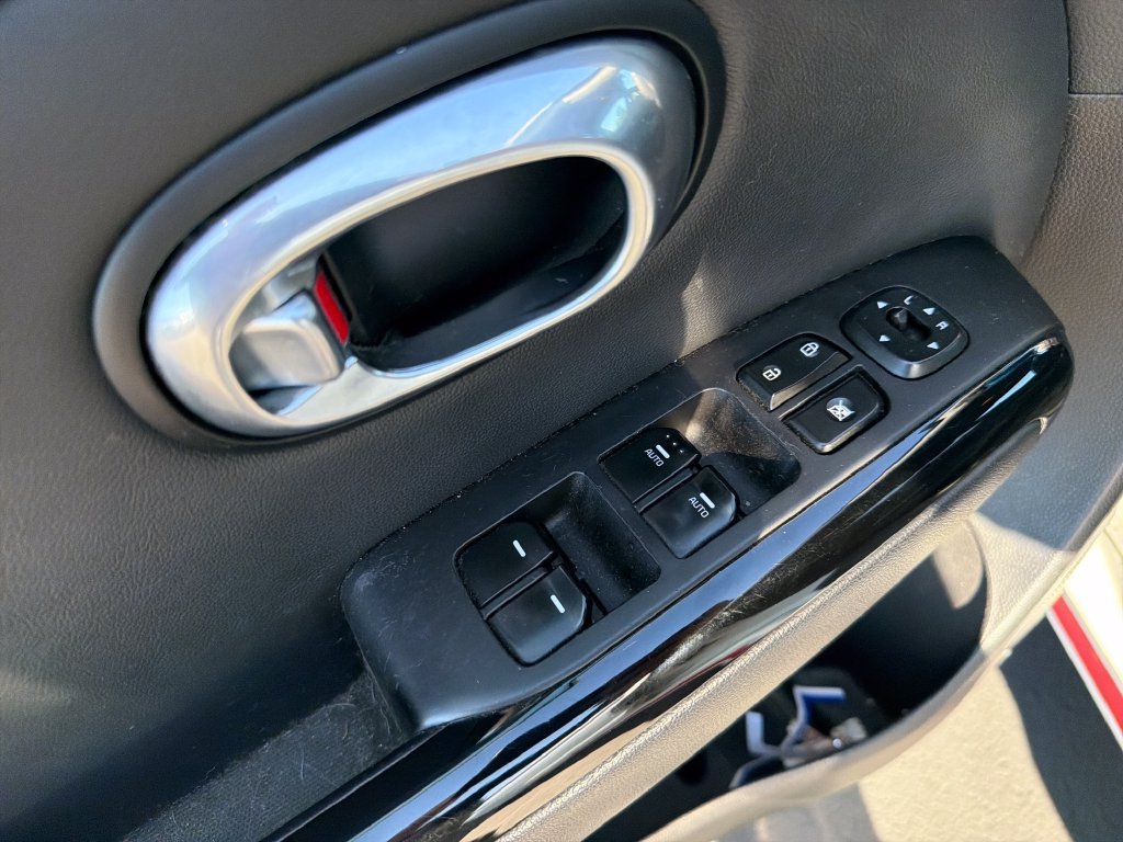 Used 2014 Kia Soul + FWD image 11
