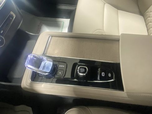Certified 2025 Volvo XC90 B6 Plus image 26