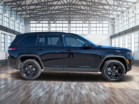 New 2025 Jeep Grand Cherokee Limited w/ Luxury Tech Group II image 3