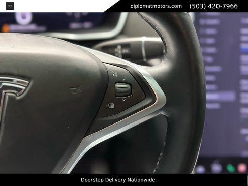 Used 2017 Tesla Model X 75D image 32