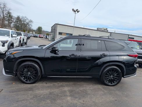 Used 2023 Toyota Highlander XSE image 3