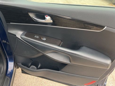 Certified 2019 Kia Sorento LX w/ LX Convenience Package image 21