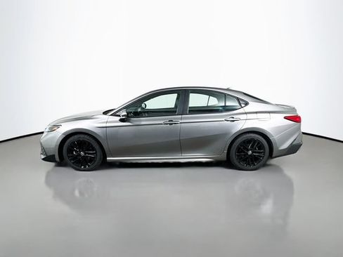 Used 2025 Toyota Camry SE FWD image 3
