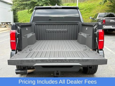 Used 2025 Toyota Tacoma SR5 AWD/4WD image 26