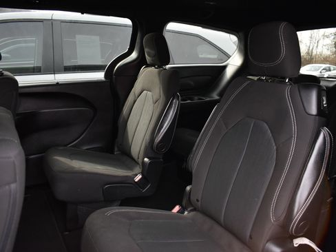 Used 2021 Chrysler Pacifica Touring w/ S Appearance Package image 14