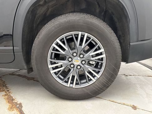 Used 2025 Chevrolet Traverse LT w/ Driver Confidence Package FWD image 26
