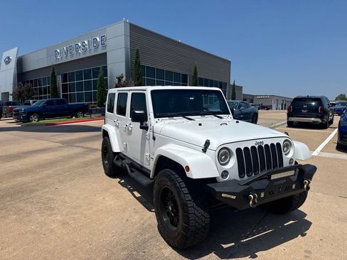 Used 2015 Jeep Wrangler Unlimited Sahara w/ Connectivity Group AWD/4WD image 1