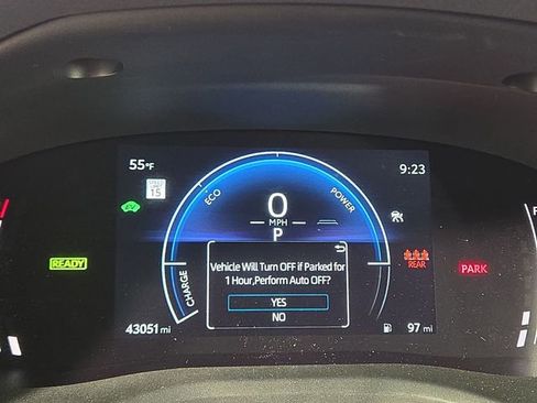 Used 2025 Toyota Camry SE FWD image 16