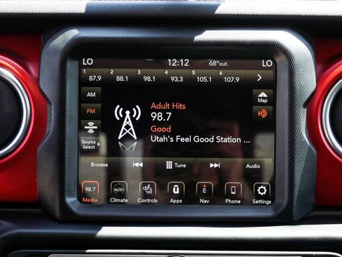 Used 2023 Jeep Gladiator Rubicon w/ Cold Weather Group AWD/4WD image 35