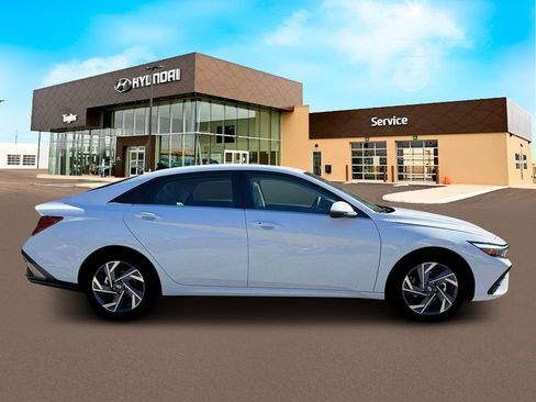 New 2026 Hyundai Elantra Limited FWD image 9